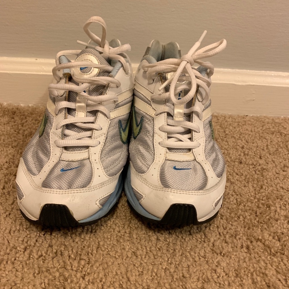 NIKE WOMENS Walkers/Trail Runners